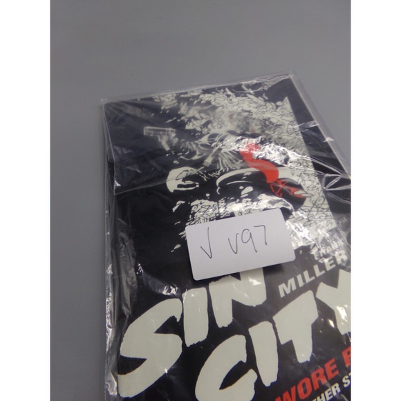 Frank Miller Sin City The Babe Wore Red and Other Stories Comic Graphic Novel - Picture 3 of 3